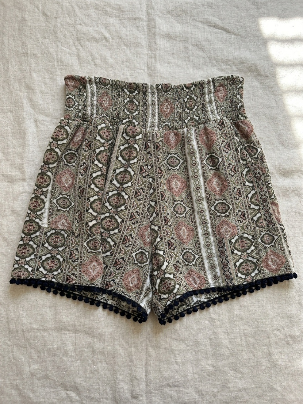 Three Dots Boho Paisley Smocked Black Trim Shorts Medium